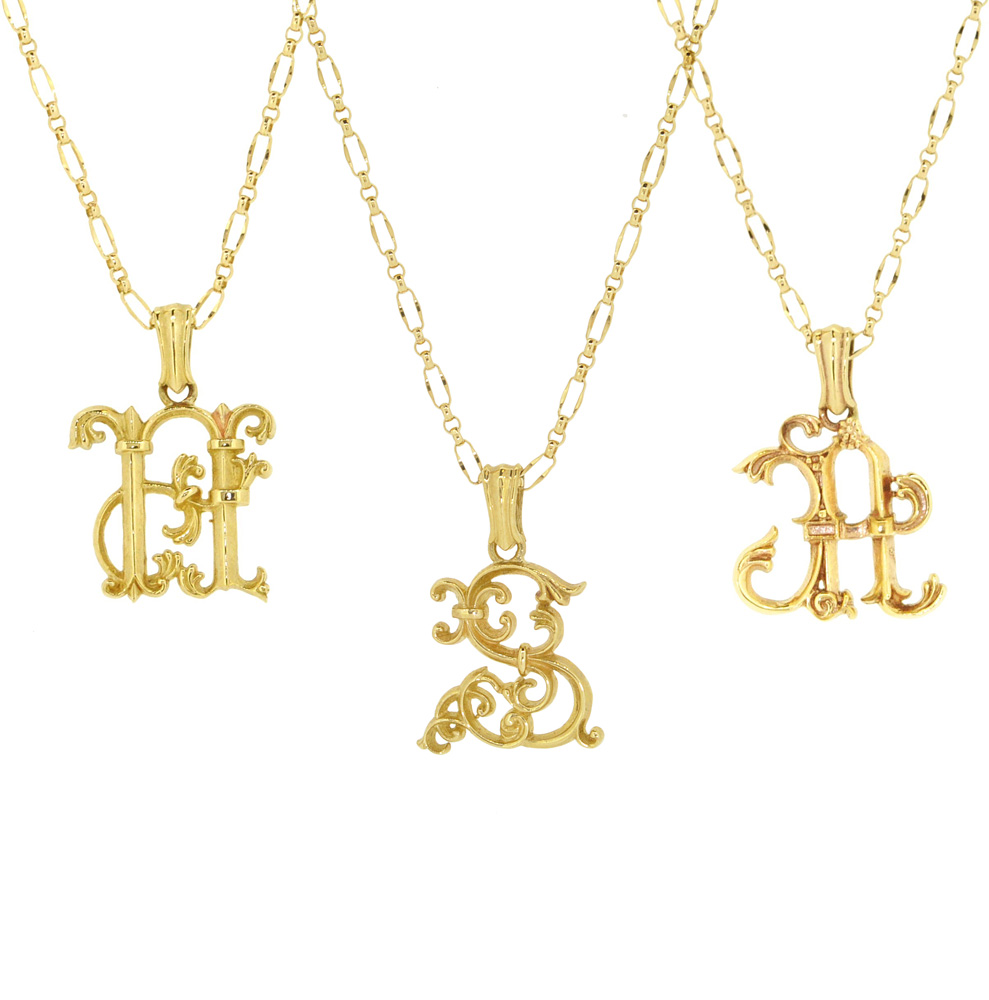 13W-603<br>Gothic Initial Necklace (K10 gold)<br>￥37,000+tax<br><br>39+3cm